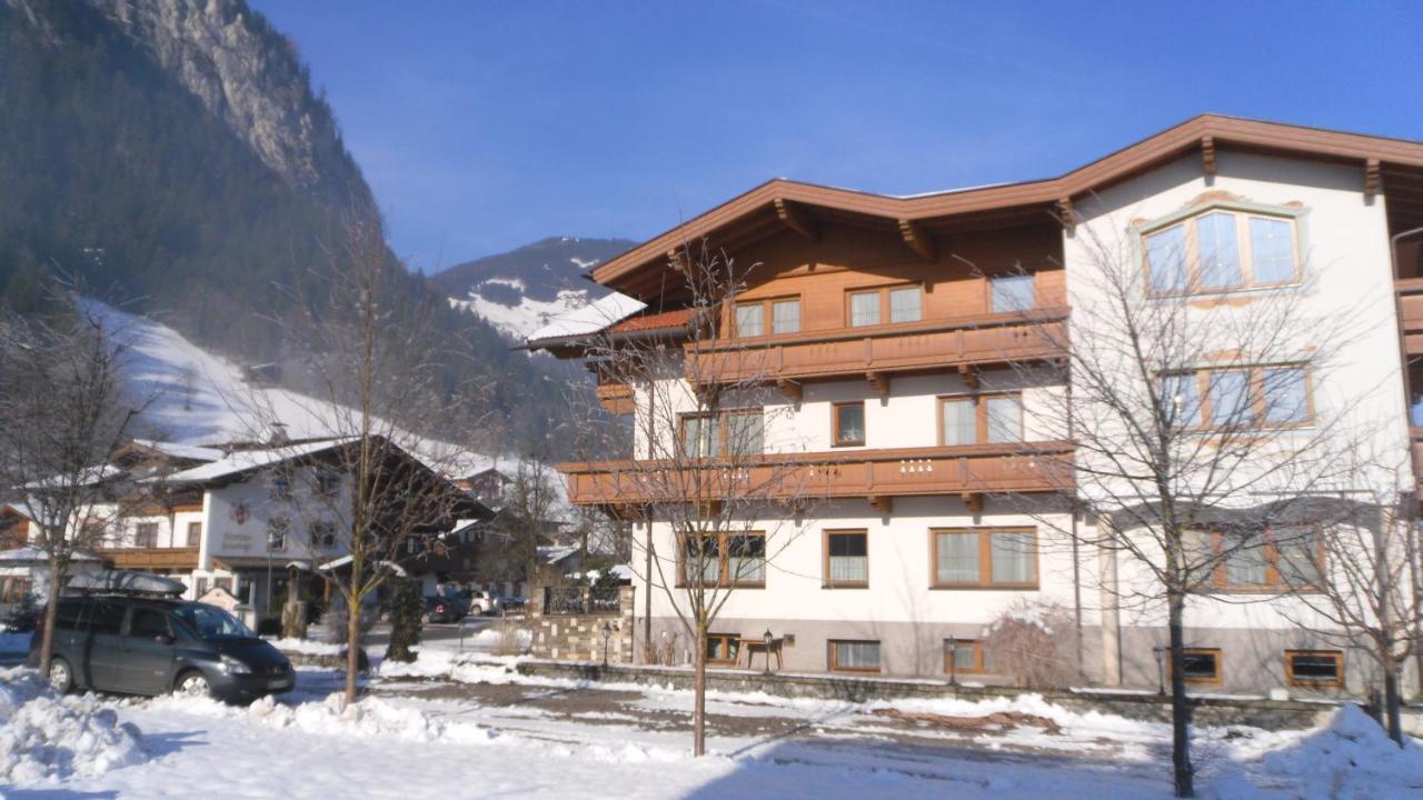 Gastehaus Schneeberger Hotel Mayrhofen Exterior photo