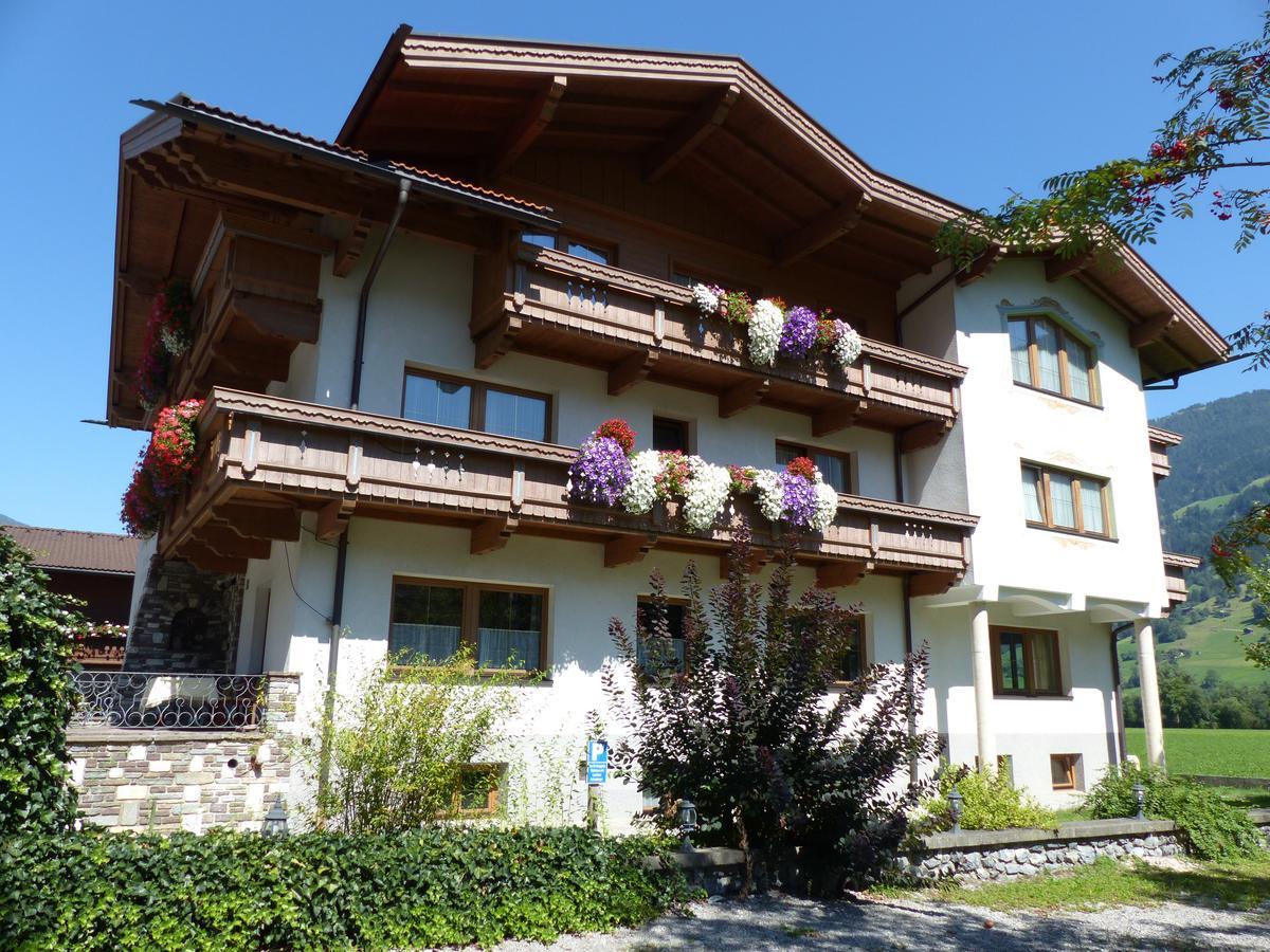 Gastehaus Schneeberger Hotel Mayrhofen Exterior photo